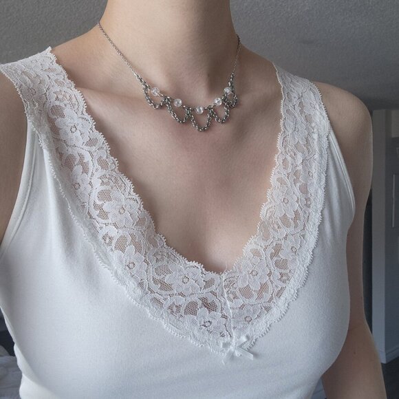 Gothic clear crystal draped chains necklace with a small silver chain - Picture 4 of 7